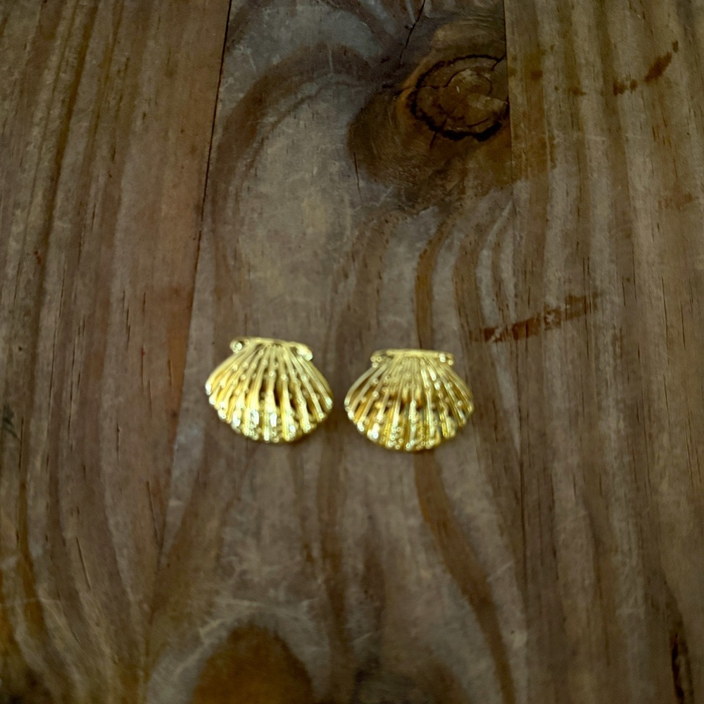Oceanus Gold Shell Earrings